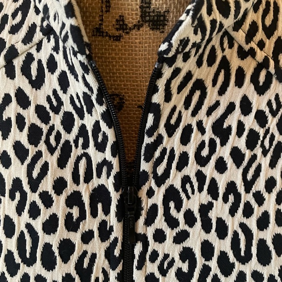 Rafael Sport animal print long sleeve lined zip up with pockets. Sz M Looks New - Picture 7 of 8